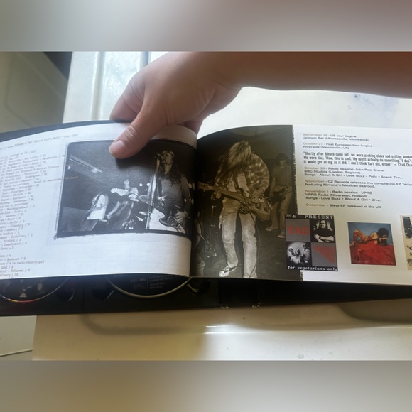 Collectible Nirvana 4 CDs with Book - Picture 7 of 15